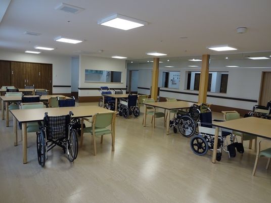 車椅子がある広い室内