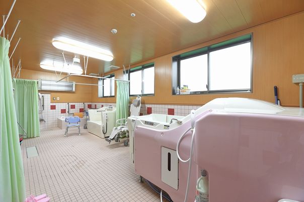 広々とした浴室