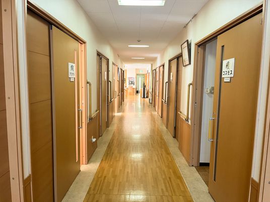 働く場所の廊下の居室