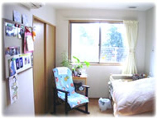木漏れ日が入る居室  