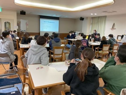 研修中の会議室