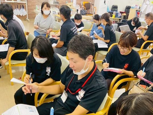 スタッフ研修の様子  