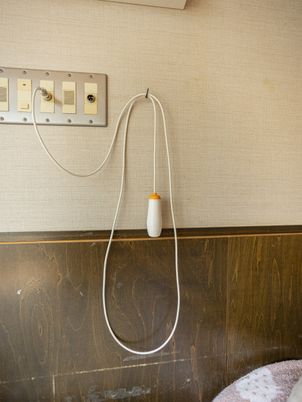 壁面の呼び出し機器  