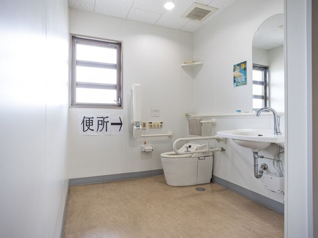 手すり付きトイレ  