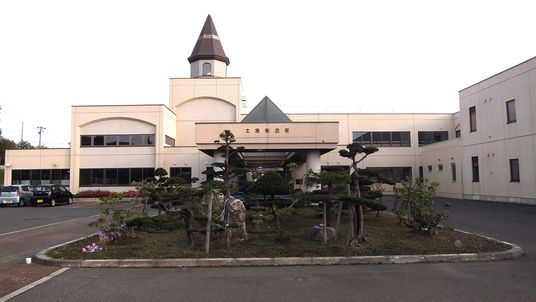 広い施設の外観