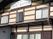 看板のある建物外観  