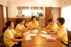 和やかなスタッフの様子