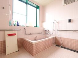 バリアフリーの浴室設備