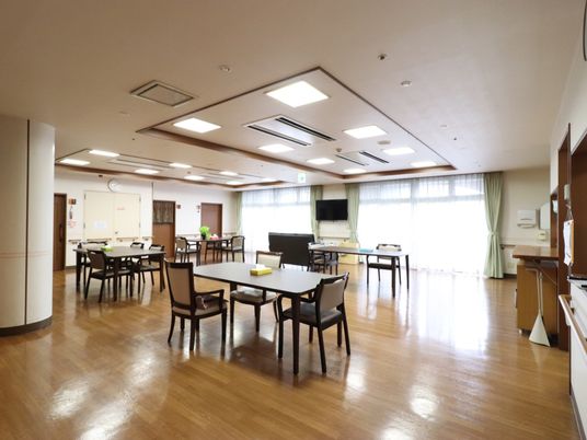 明るい共用食堂