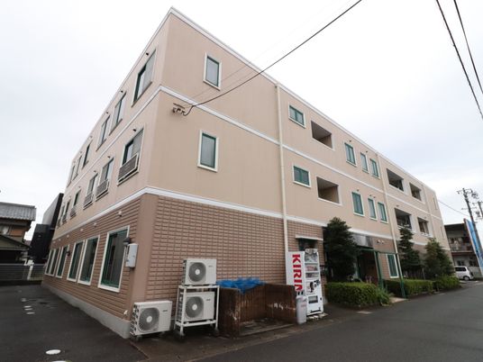 多階建て建物の外観