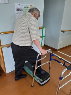 ステップ運動中の室内