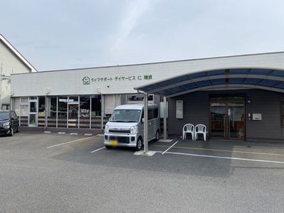 広々とした外観