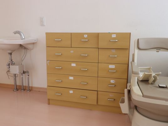 整理された居室の家具