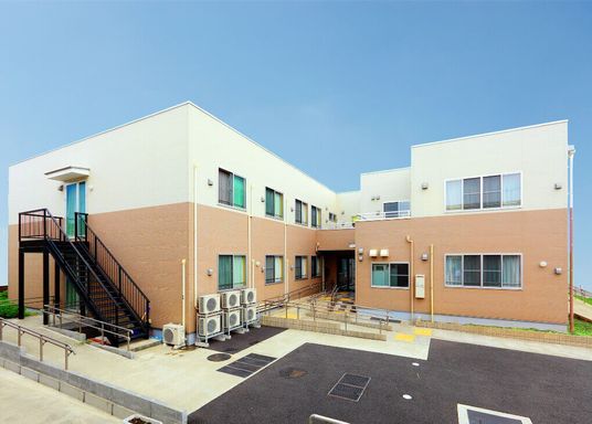 明るく広々とした外観