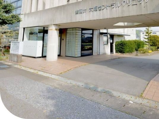 施設のエントランス外観  