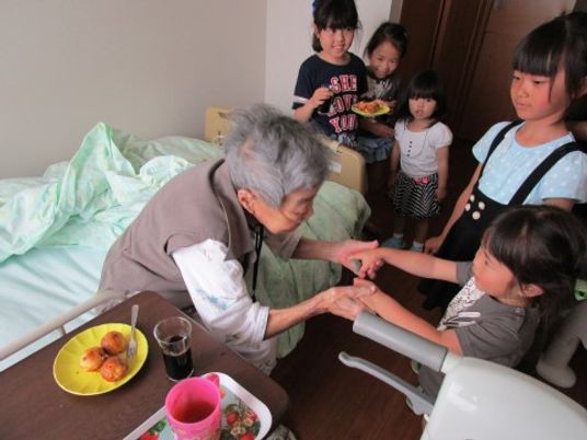 おばあさんと孫交流の居室