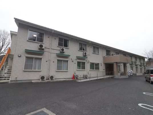 多階建ての施設外観