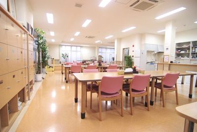 広々とした室内ダイニングルーム