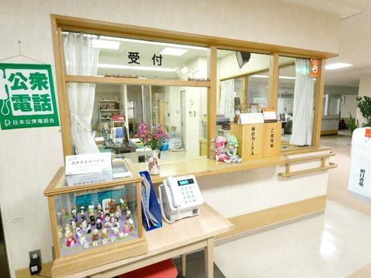 電話機と窓口の受付