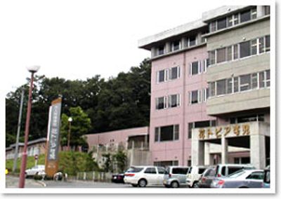 広々とした建物外観