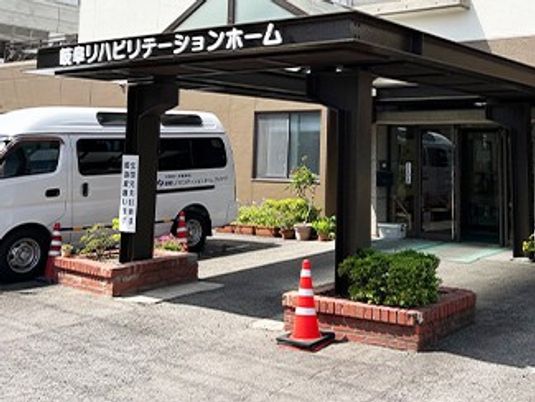 施設の正面玄関  