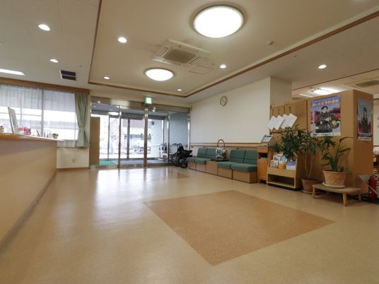  明るい共有リビングスペース  