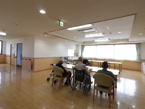  共有スペースの車椅子利用者  