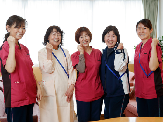 スタッフの集合写真