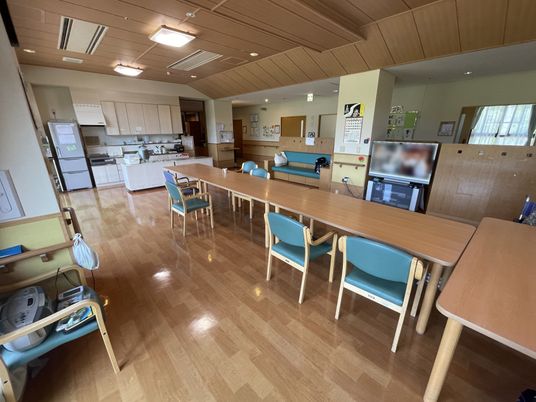 光が差し込むリビング