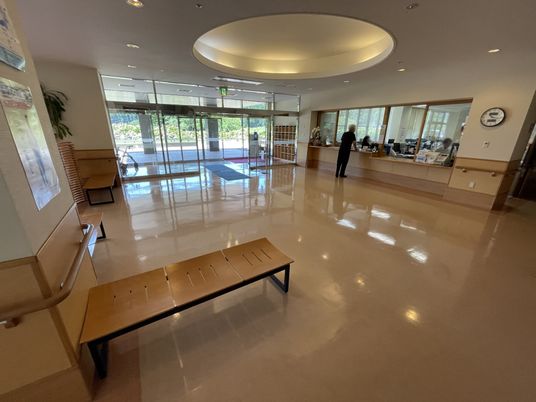 清潔で明るいエントランス