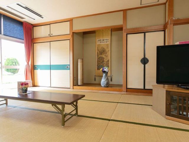 和風の居室 居室 畳敷きの和風の空間で、自然光が心地よく差し込みます。落ち着いた雰囲気でリラックスできます。
