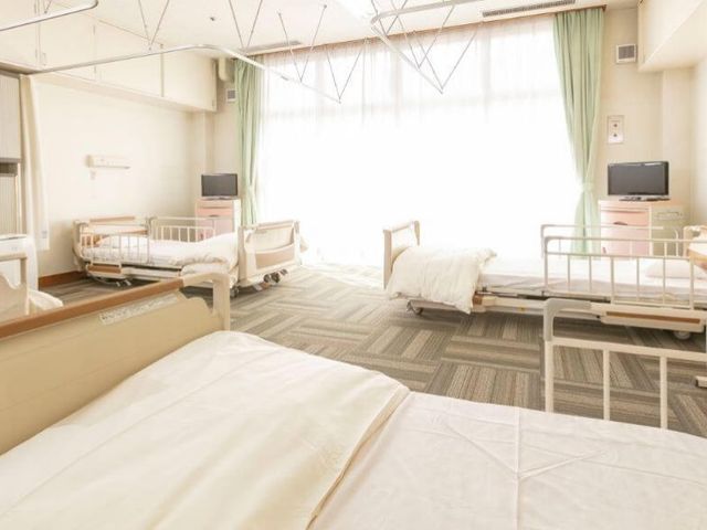 清潔感ある居室 居室 広々とした明るい空間で、自然光がたっぷり入ります。ゆったりとした時間を過ごせます。