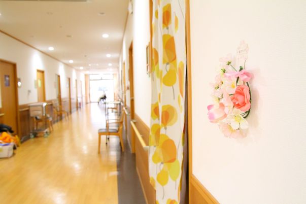 飾りがある廊下