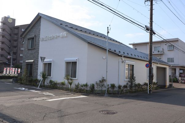 落ち着いた雰囲気の外観