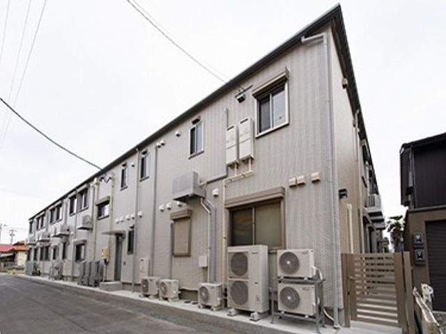 施設の外観 外観   落ち着いた色合いの建物が並ぶ外まわりです。設備機器も整い、働く環境の雰囲気が伝わります。