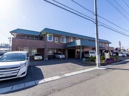 レンガ造りの建物外観