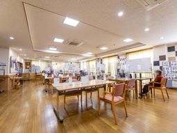 明るい食堂の様子