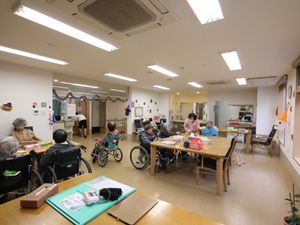 活動する人々の多目的室