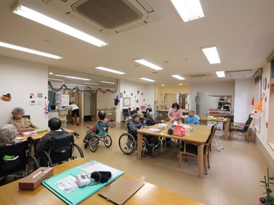 活動する人々の多目的室
