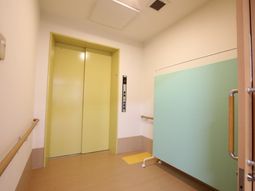 清潔なエレベーターホール