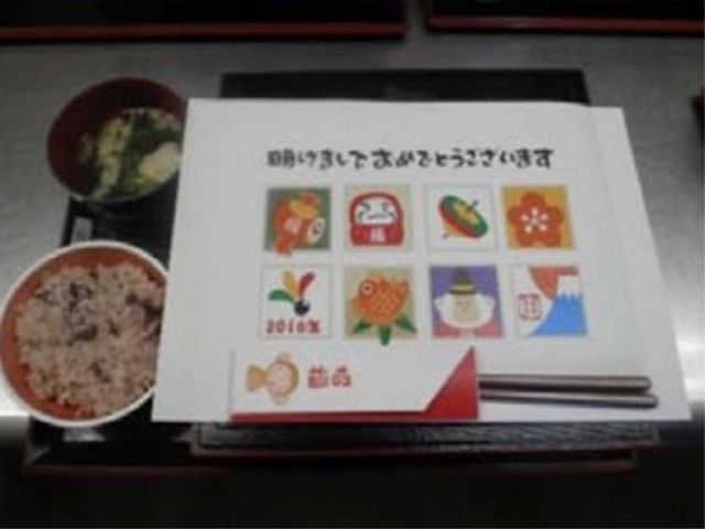 食事のメニュー表 お弁当 工夫を凝らしたメニューの提供を心掛けるこちらの施設で、栄養バランスを考えた美味しい食事を提供しています。