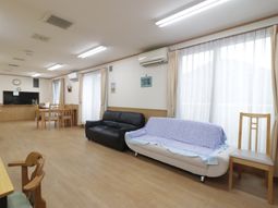 共用リビングの居心地の良い空間