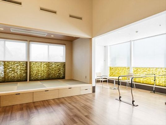 広々とした明るい機能訓練室