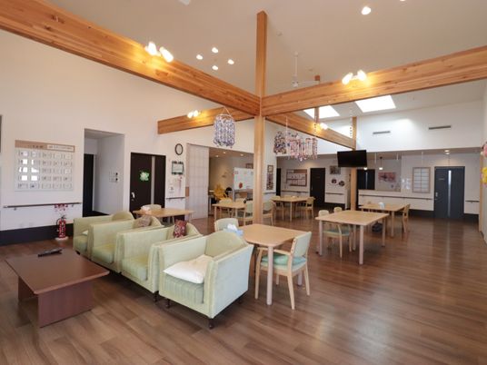 広々とした明るい共有スペース