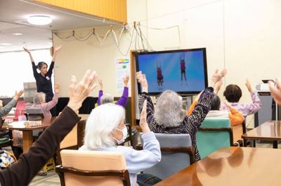 体操をする様子の部屋