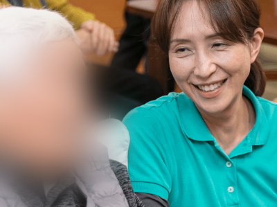 温かな交流の様子エントランス