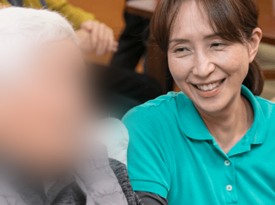 温かな交流の様子エントランス