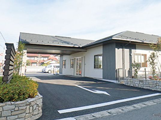広々とした施設の外観