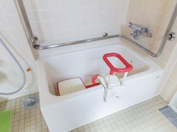 バスタブと手すりの写真