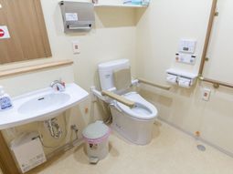 バリアフリー設計のトイレ